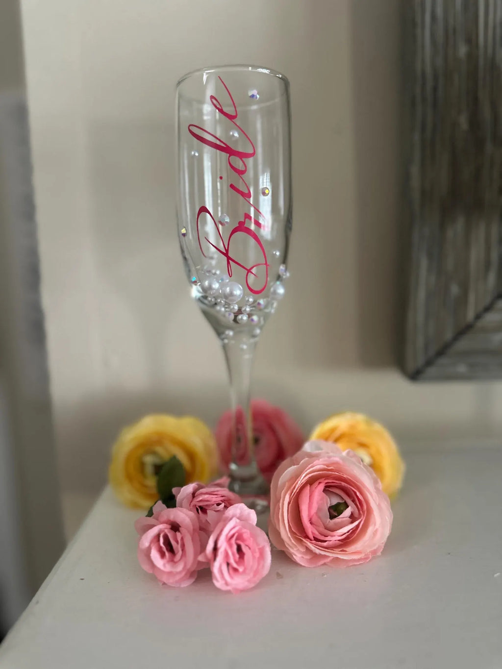 Bride Champagne Glass Custom Bride Gift Bridal Shower Personalized Engagement Flute Rhinestone Pearl Decorated Drinkware Wedding Celebration