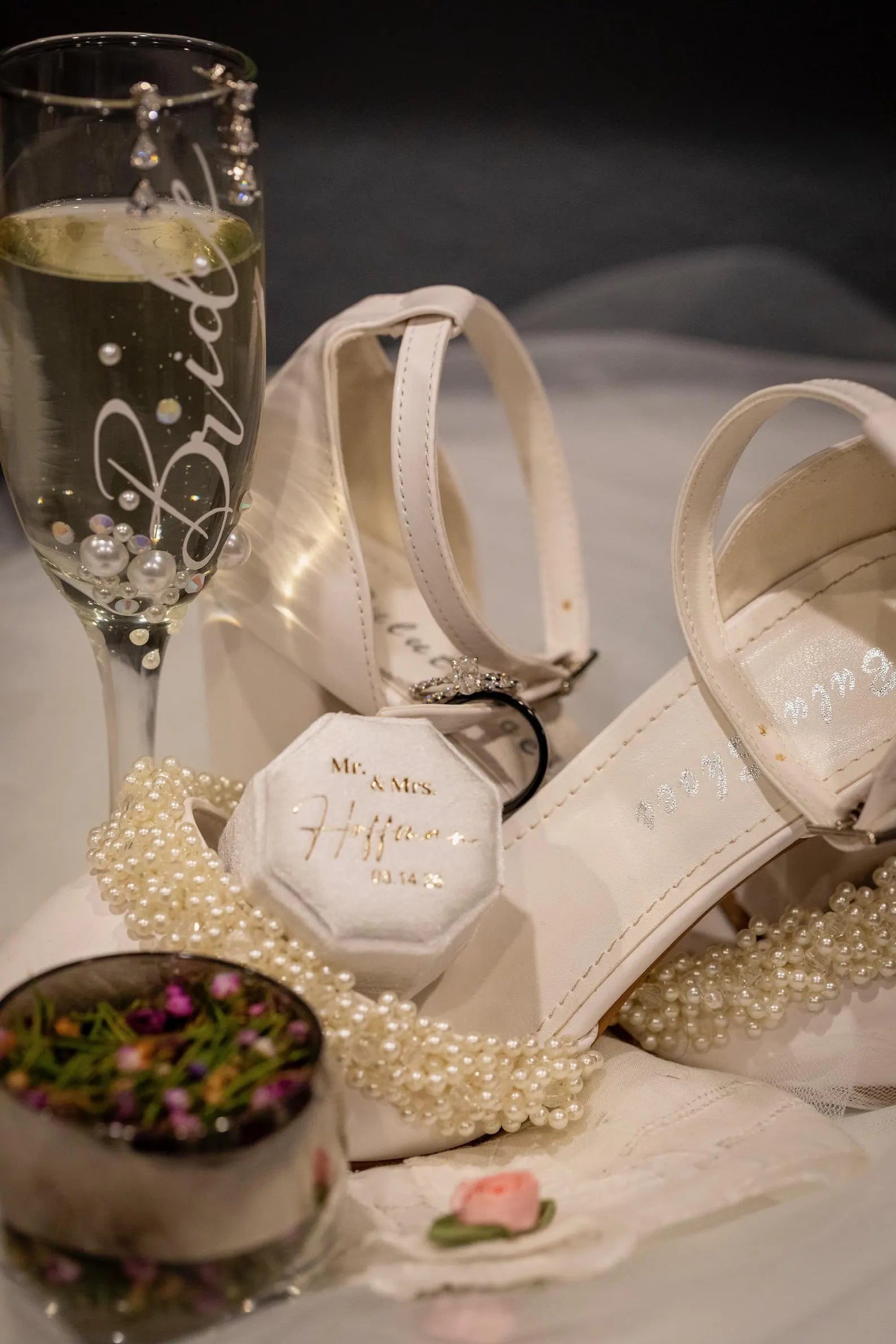 Bride Champagne Glass Custom Bride Gift Bridal Shower Personalized Engagement Flute Rhinestone Pearl Decorated Drinkware Wedding Celebration