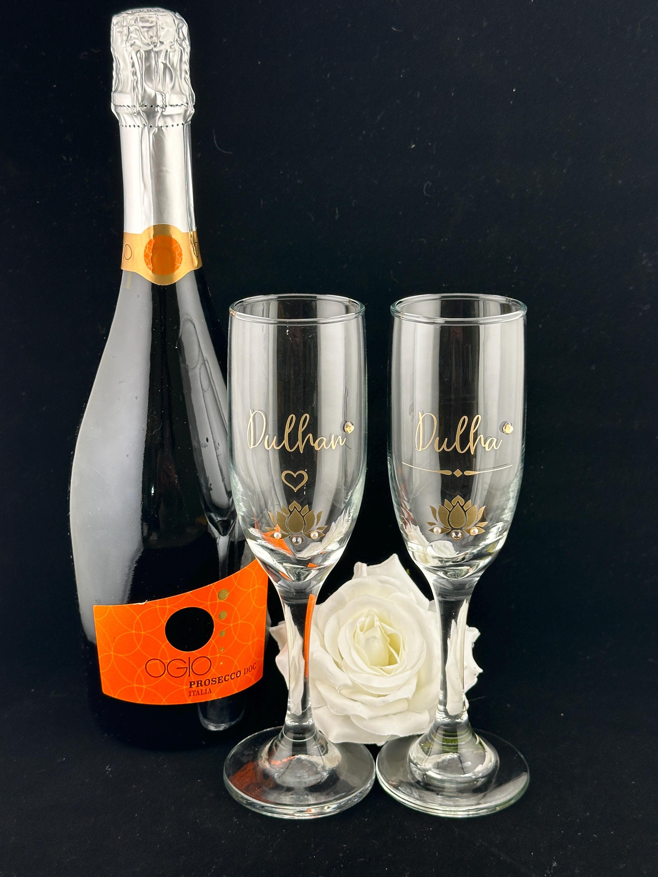 Dulhan Dulha Champagne Flutes | Indian Bride Groom Toasting Glasses | Mehndi Wedding Gift Set | Indian American Wedding Gift for Bride