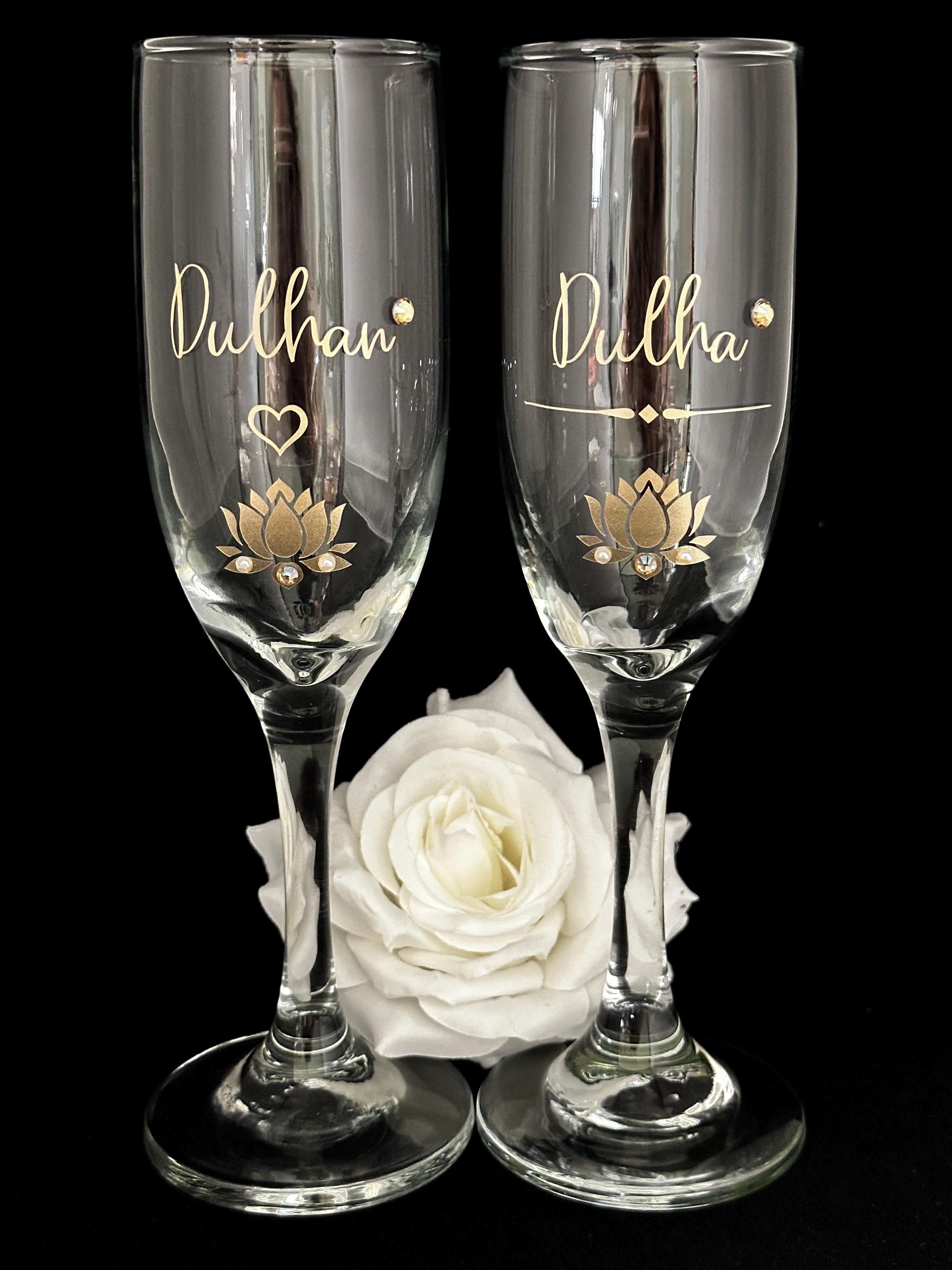 Dulhan Dulha Champagne Flutes | Indian Bride Groom Toasting Glasses | Mehndi Wedding Gift Set | Indian American Wedding Gift for Bride