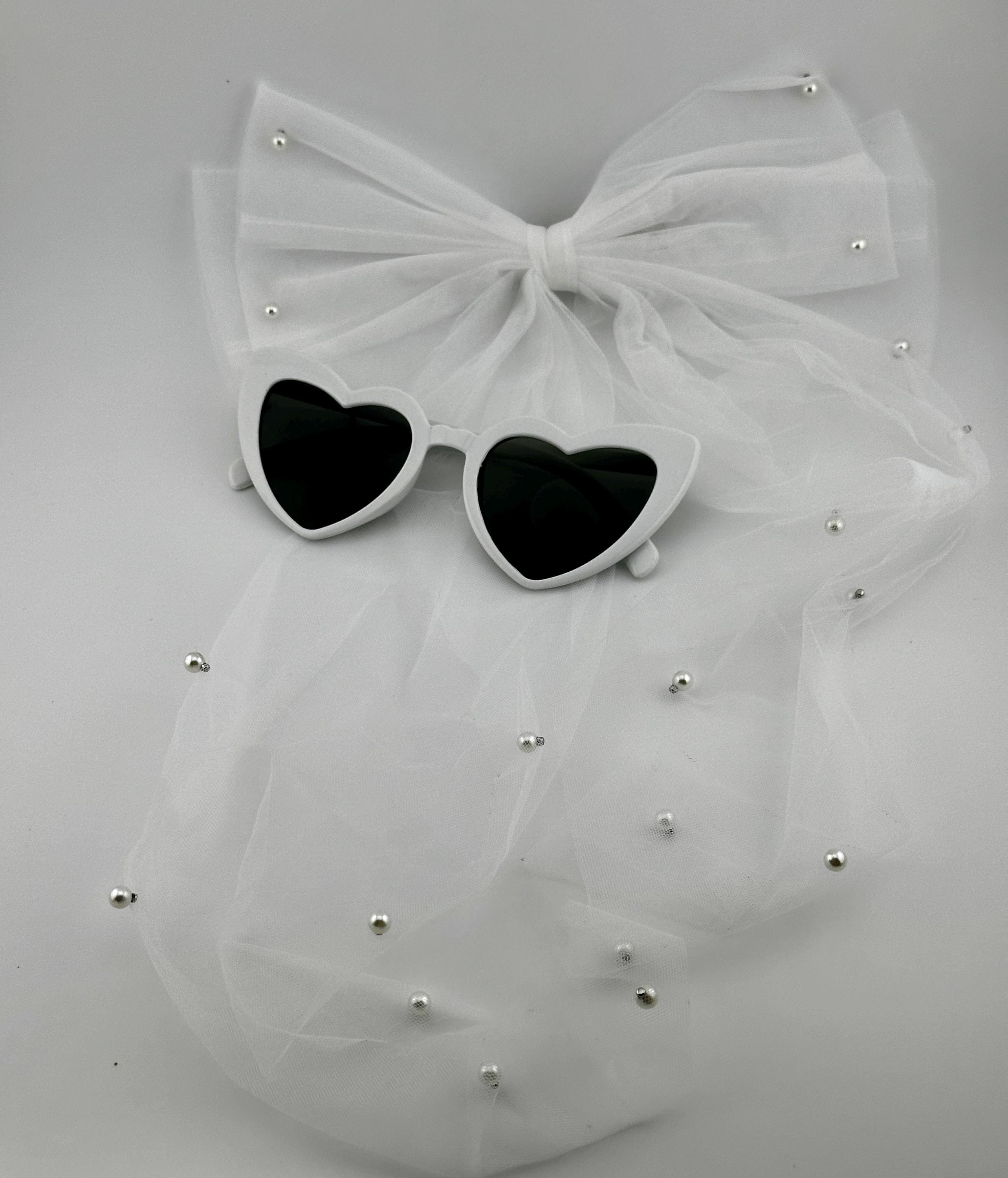 Bride Bow Veil and Sunglasses Heart Shaped Eyewear Bundle Bridal Shower Veil Accessory Set Bachelorette Party Bride Sunglasses Future Mrs
